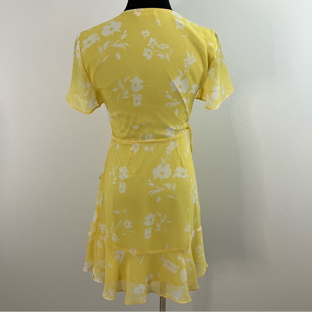 🔴 Floral Ruffled Wrap Dress - Picture 9 of 13